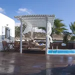 Zephyros מלון דירות