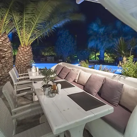 Zephyros Apartahotel
